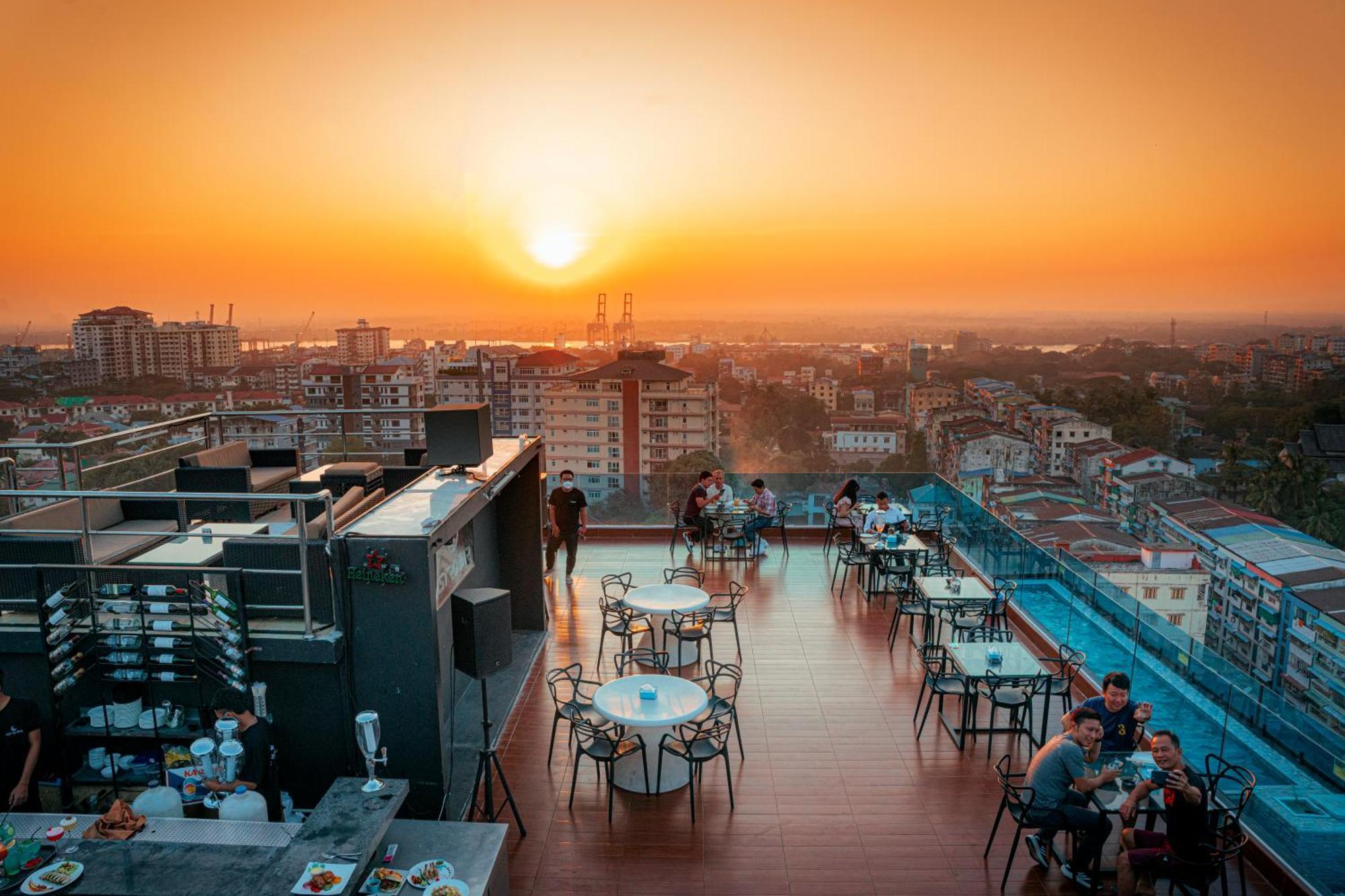 Hotel Sanchaung Yangon Exteriör bild