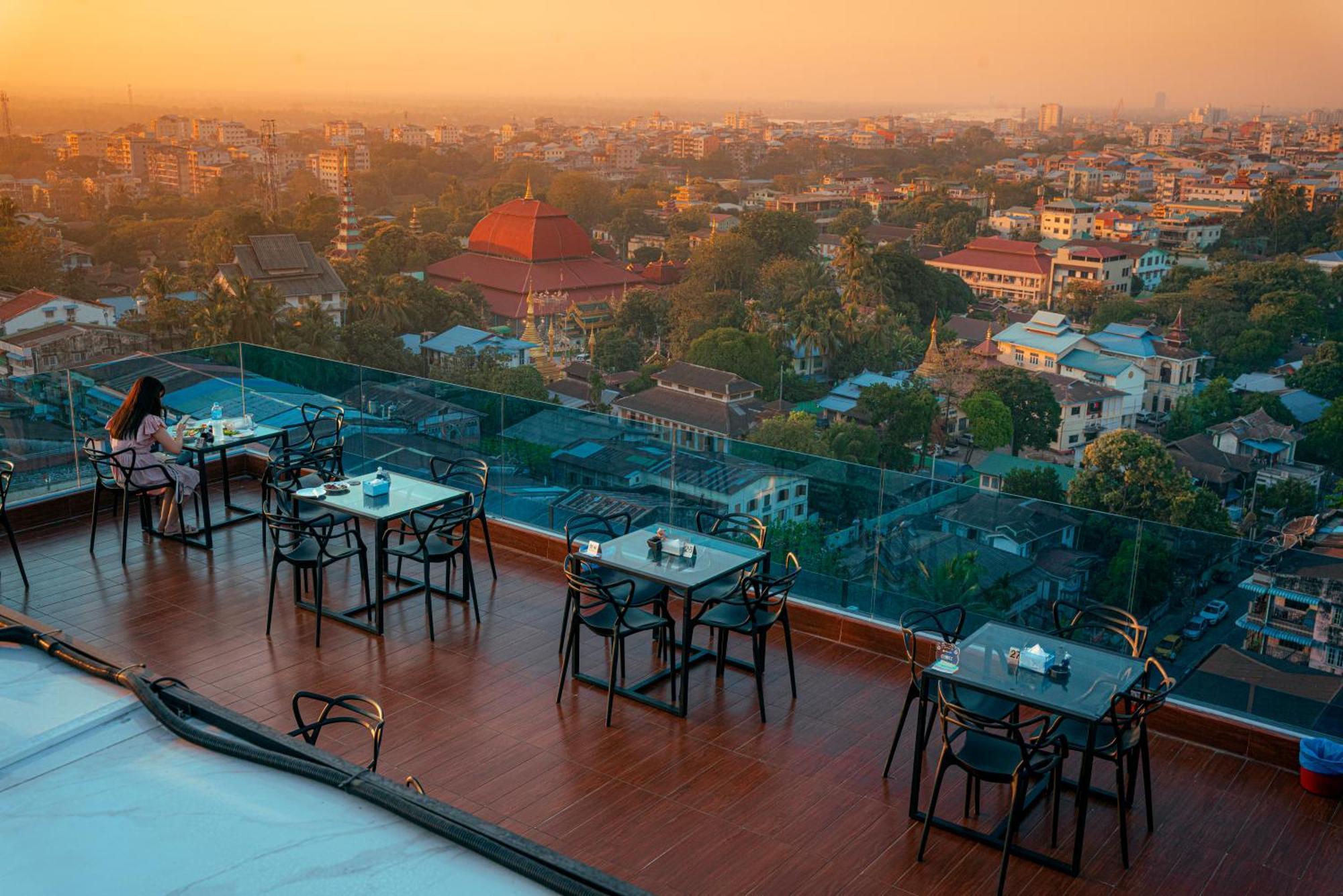 Hotel Sanchaung Yangon Exteriör bild